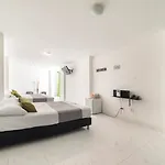 Hotel Paradise Lleras
