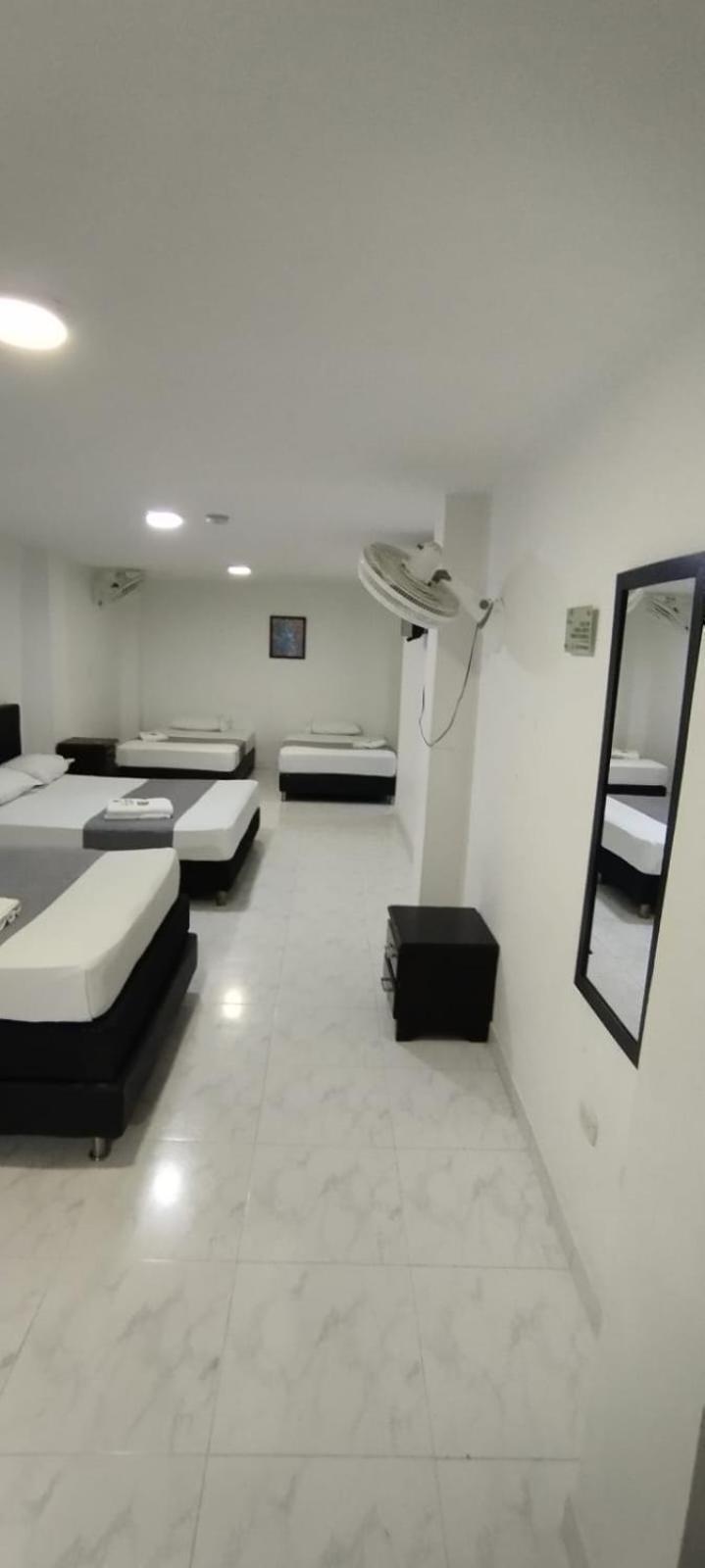 Hotel Paradise Lleras
