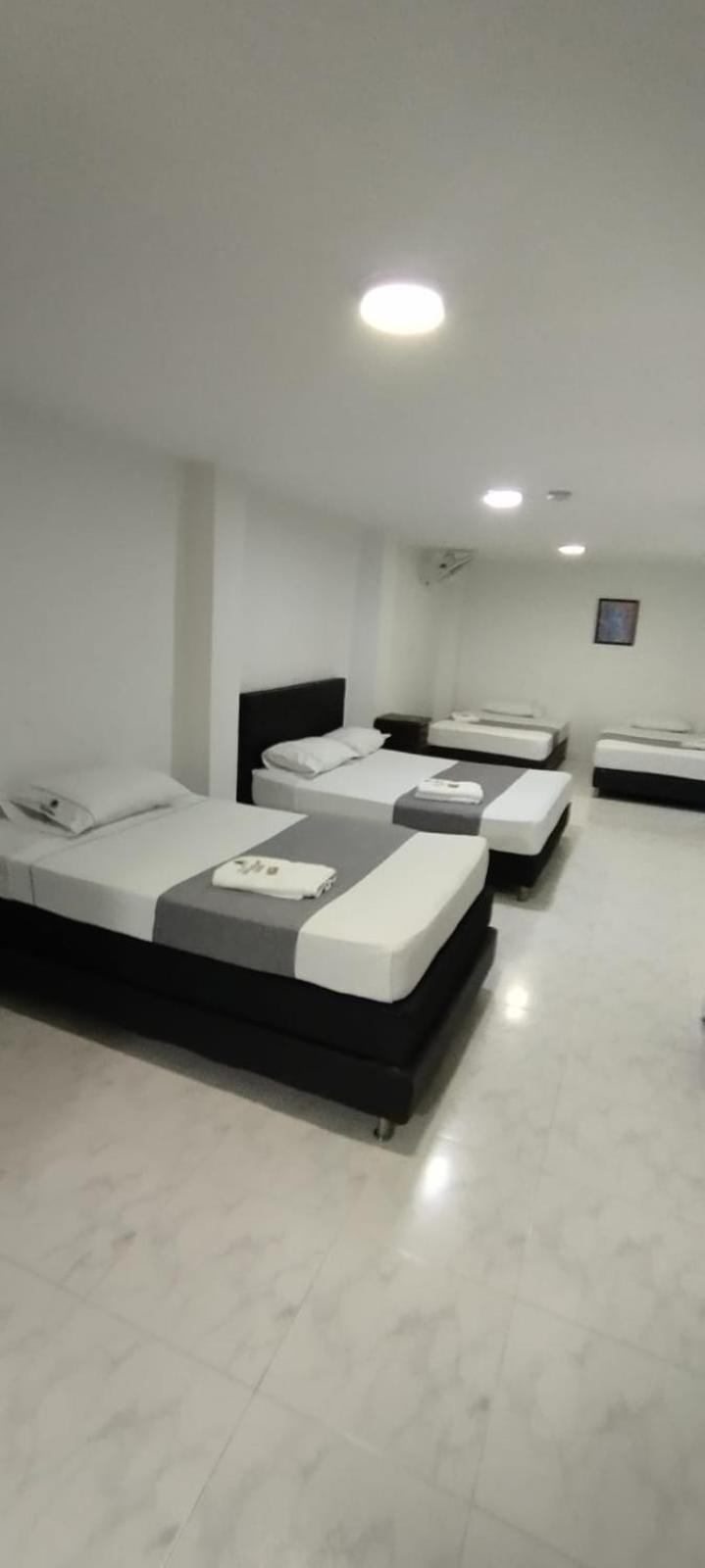 Hotel Paradise Lleras 2*