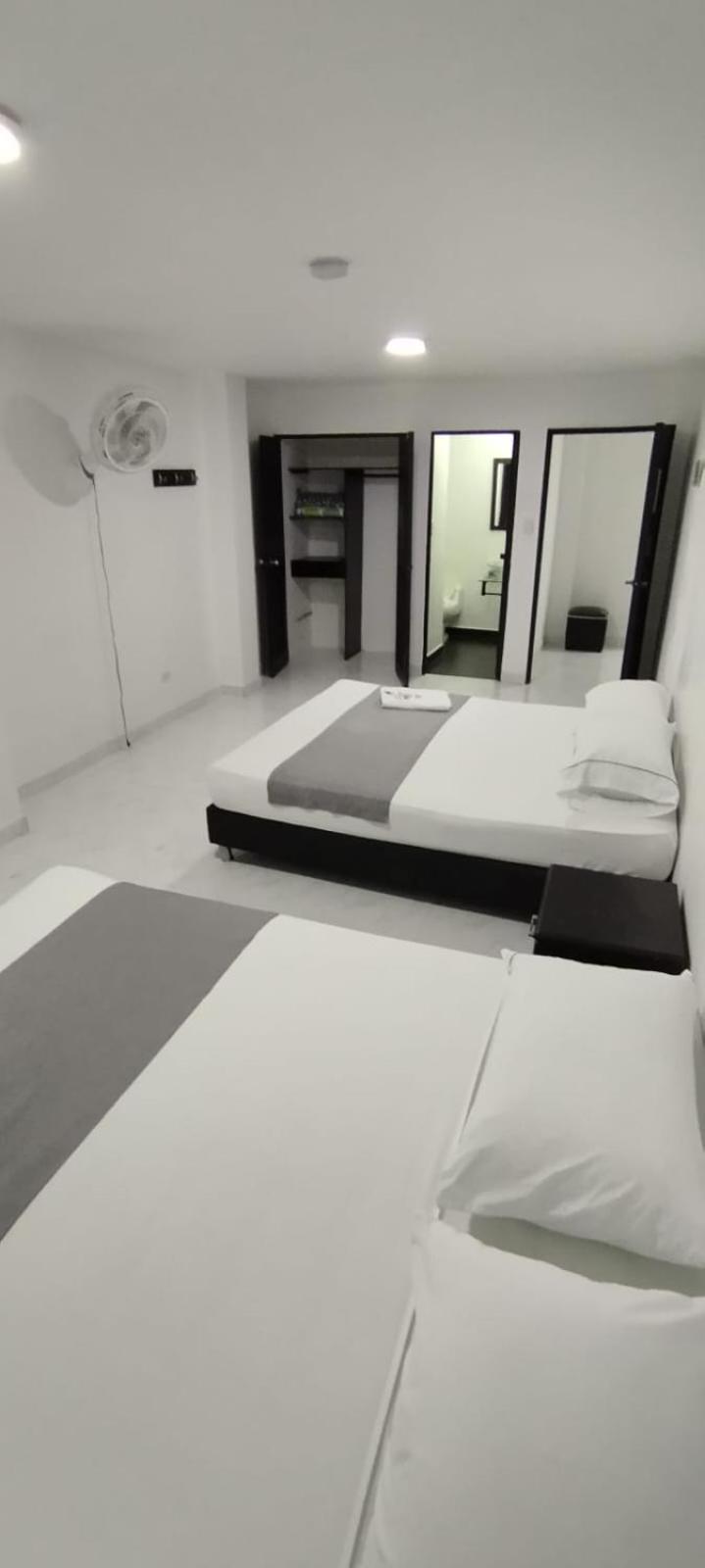 Paradise Lleras Hotel 2*