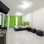 Hotel Paradise Lleras