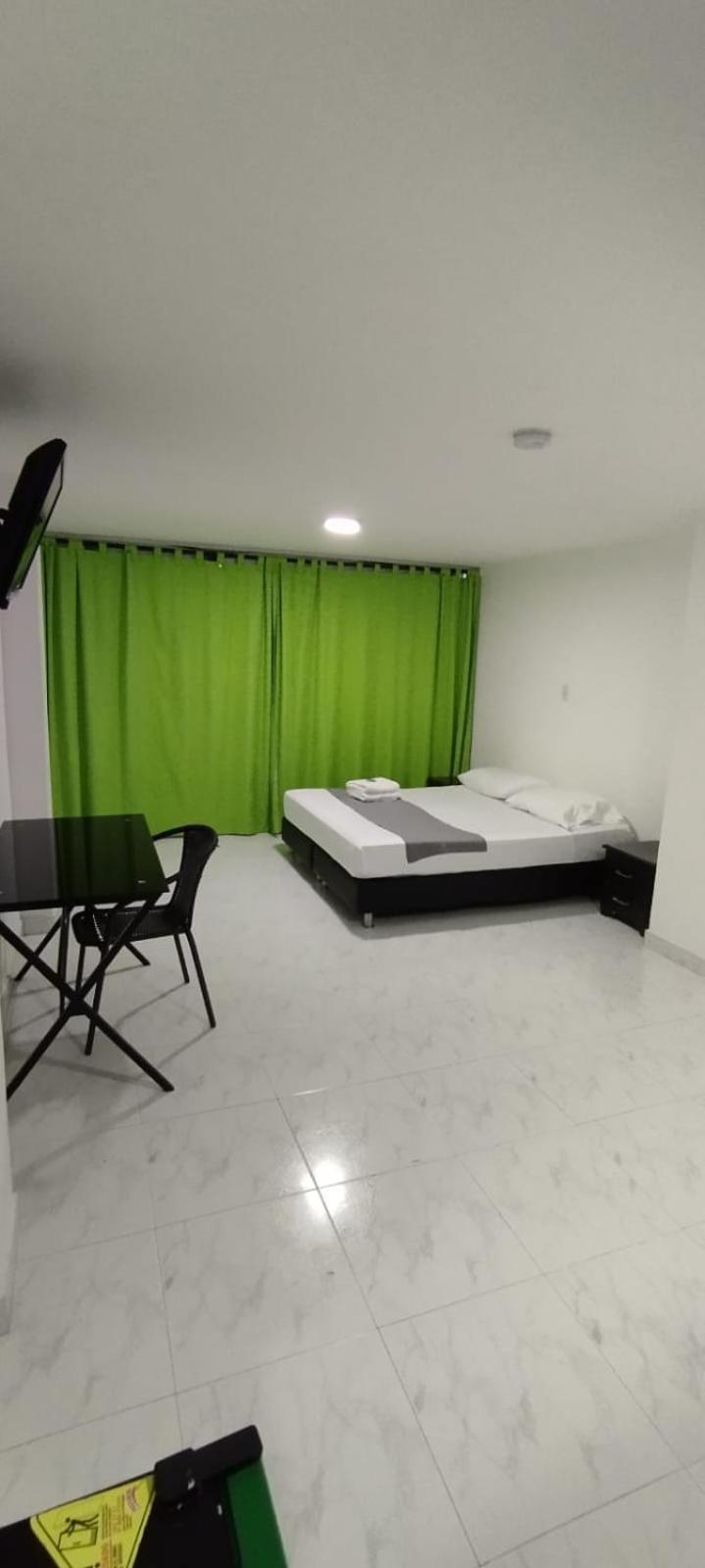 Hotel Paradise Lleras